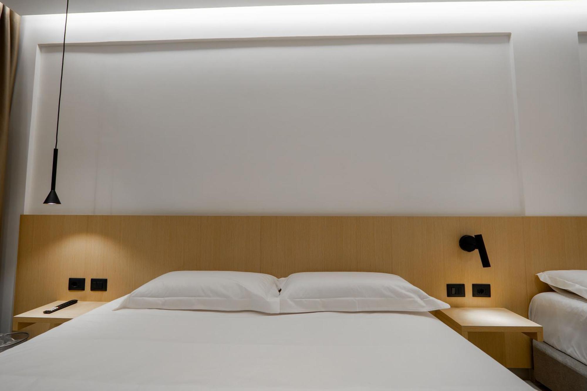 Austin Boutique Hotel Sarandë エクステリア 写真