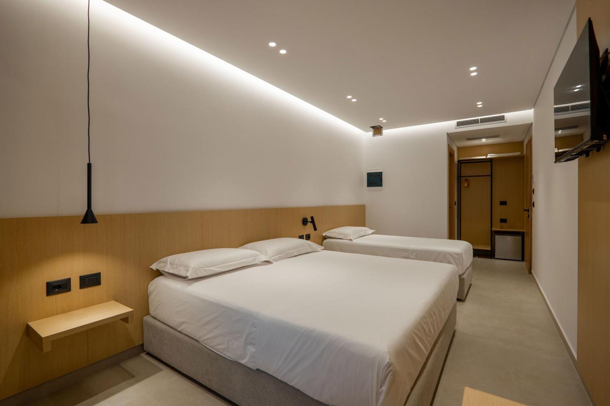 Austin Boutique Hotel Sarandë エクステリア 写真