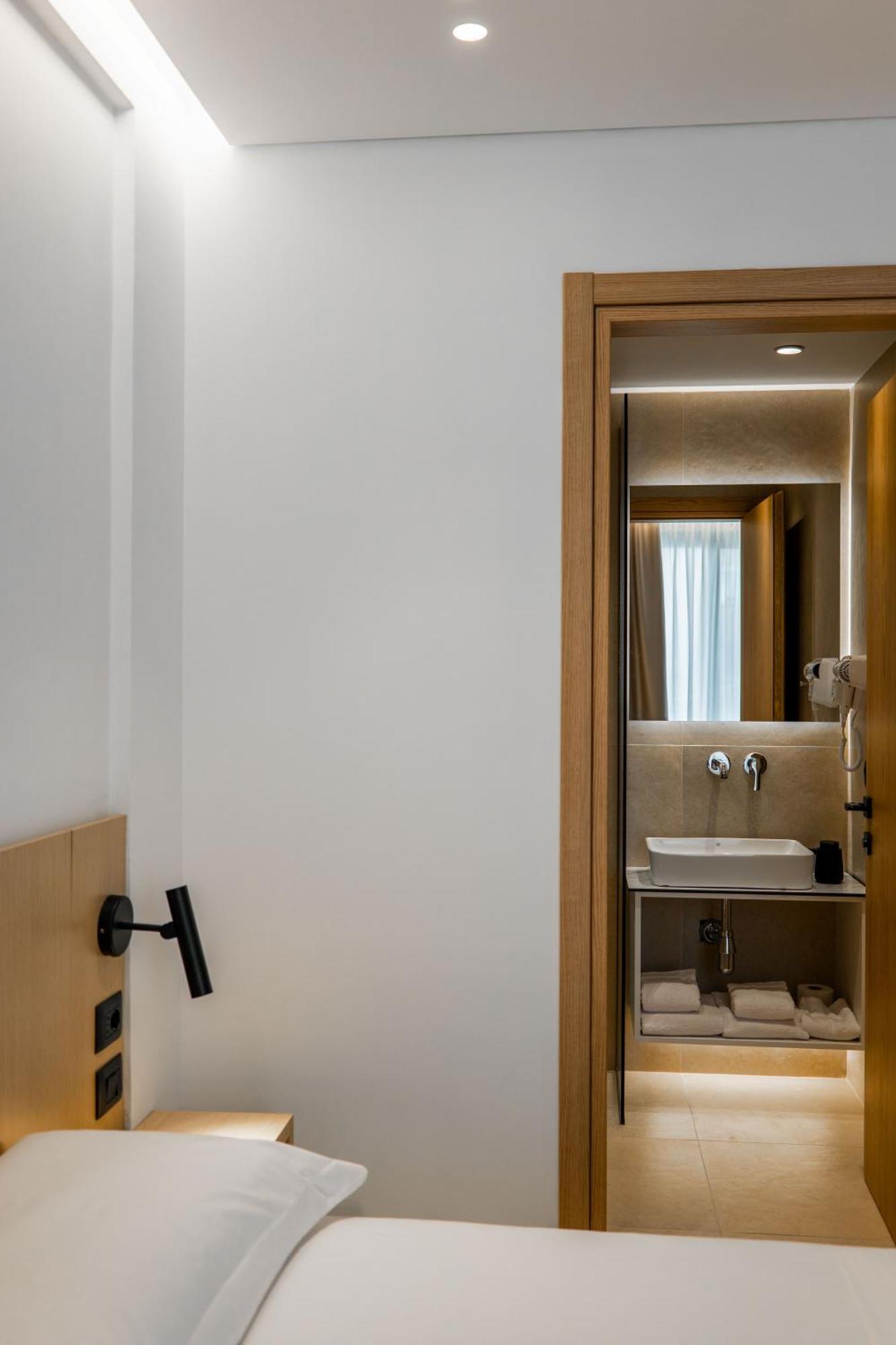 Austin Boutique Hotel Sarandë エクステリア 写真