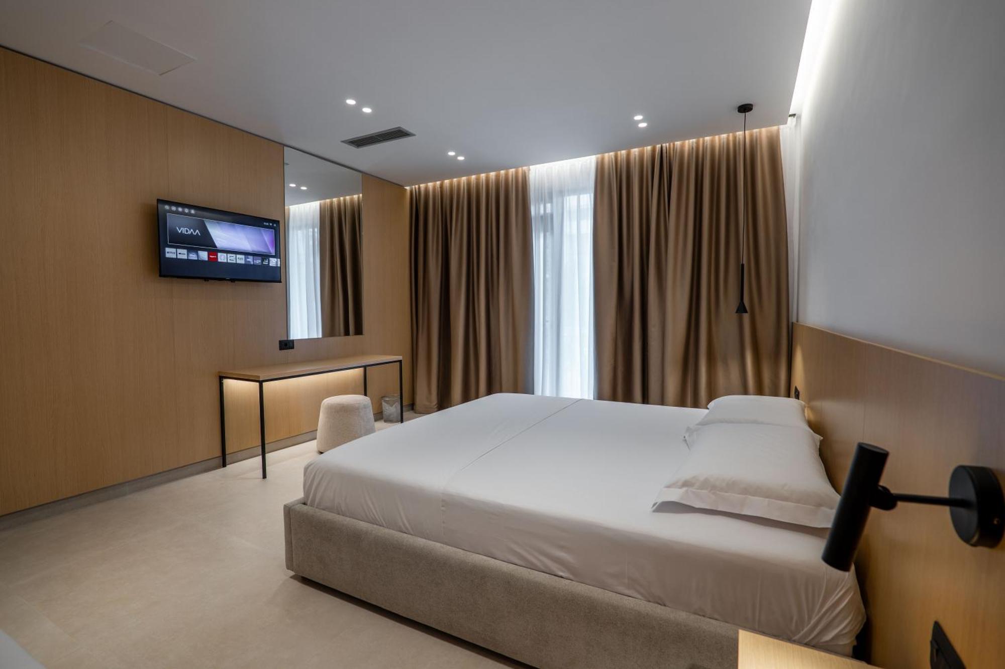 Austin Boutique Hotel Sarandë エクステリア 写真