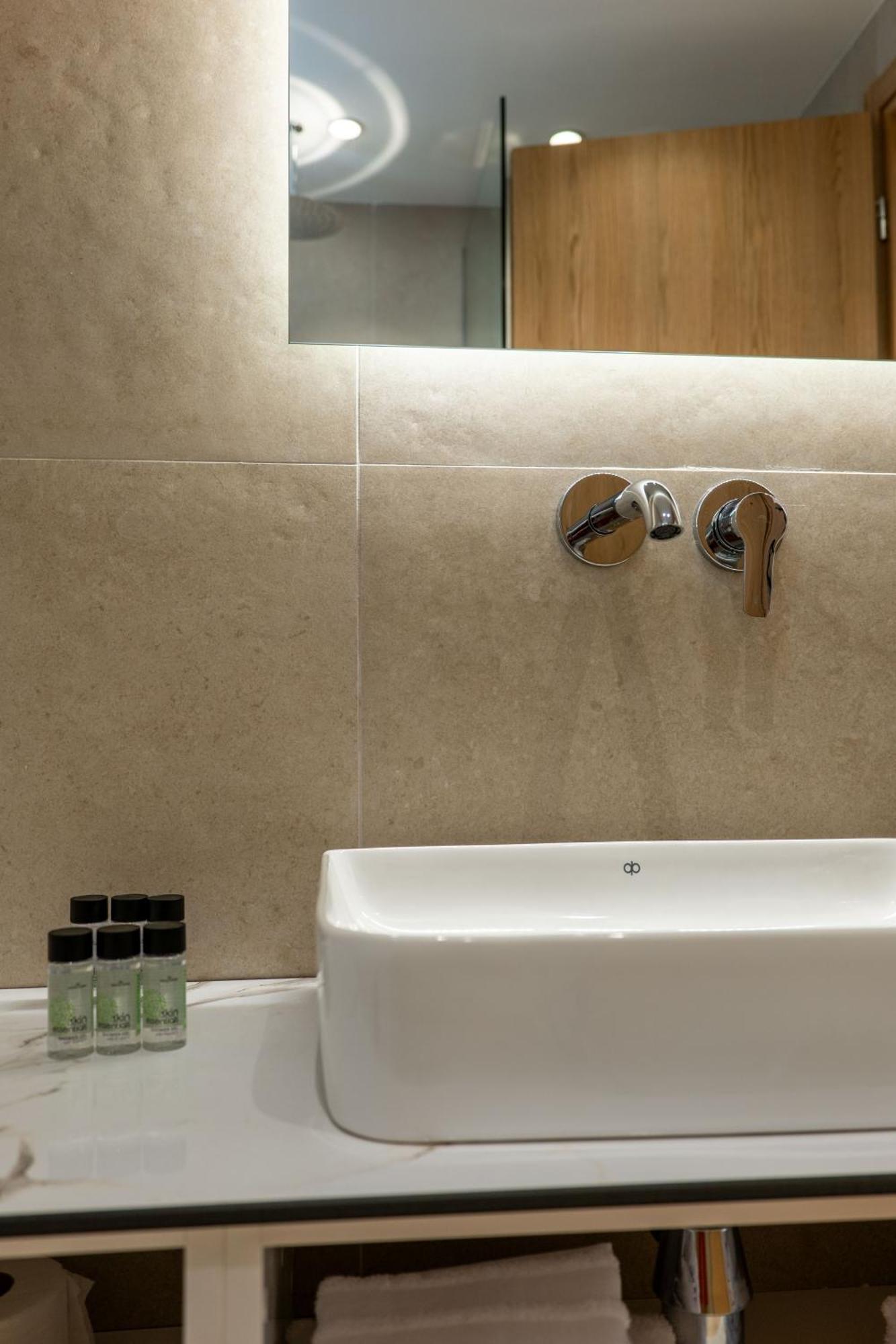 Austin Boutique Hotel Sarandë エクステリア 写真