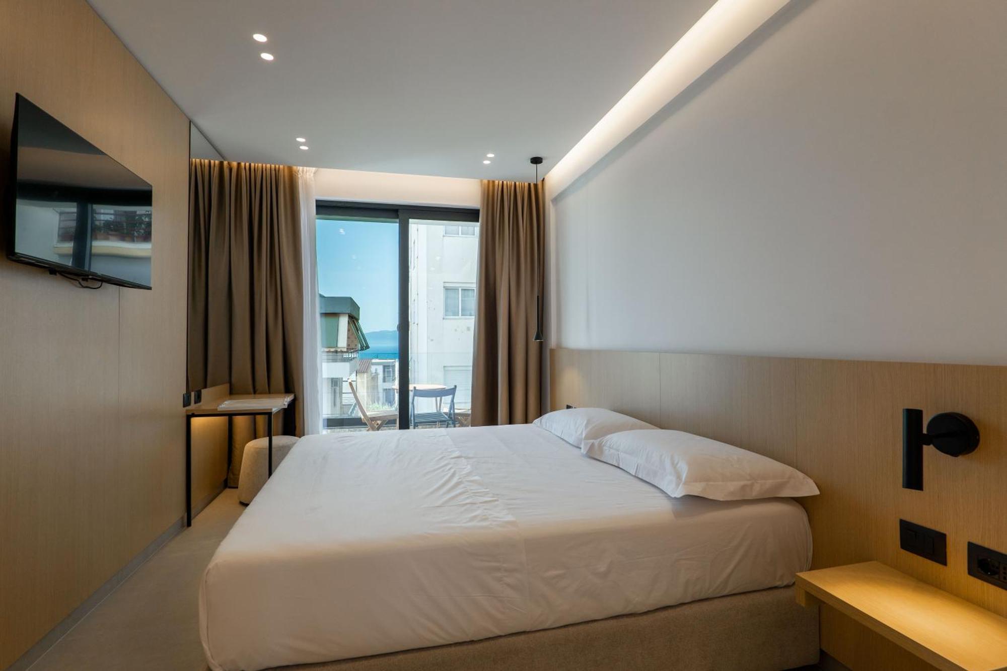 Austin Boutique Hotel Sarandë エクステリア 写真