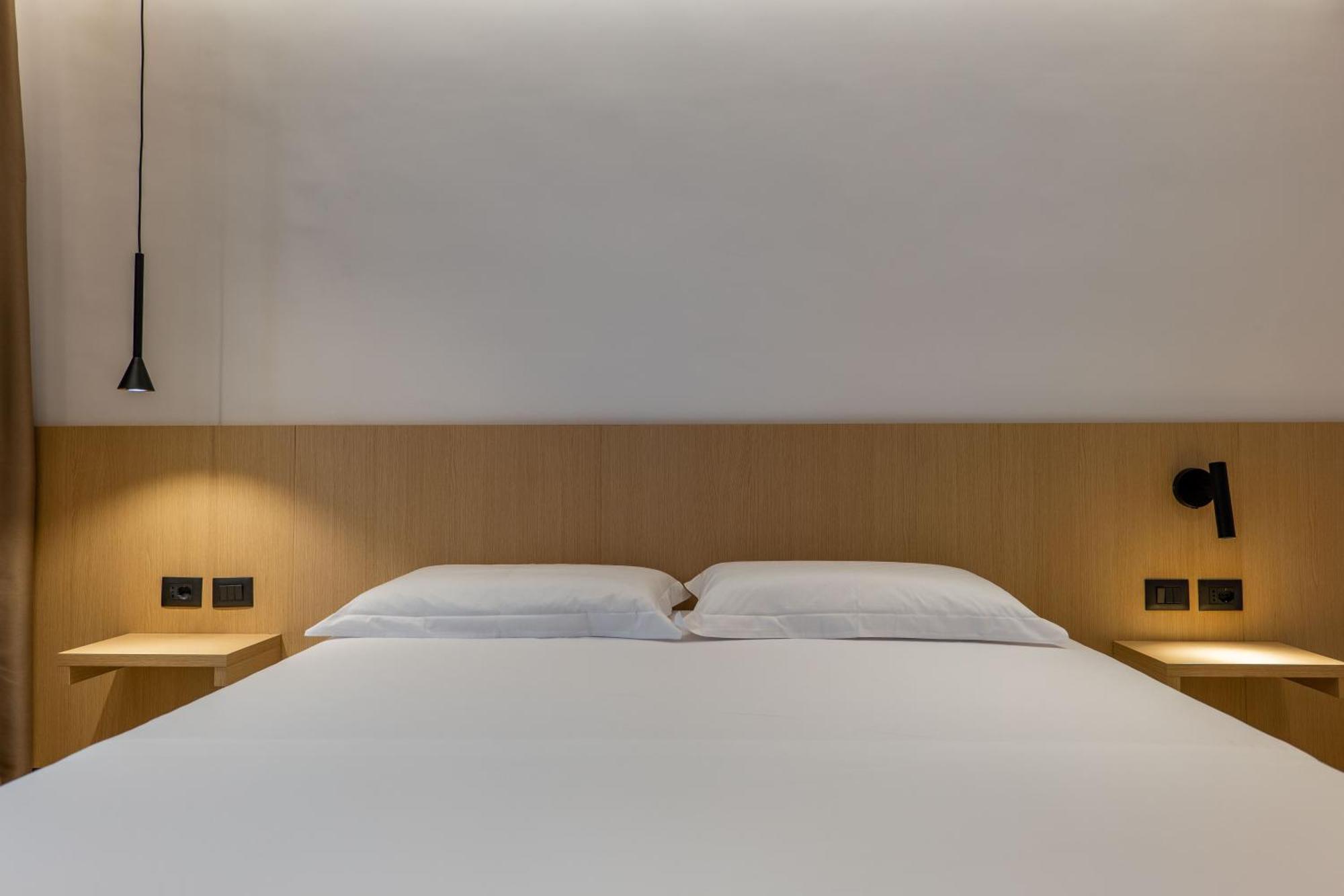 Austin Boutique Hotel Sarandë エクステリア 写真