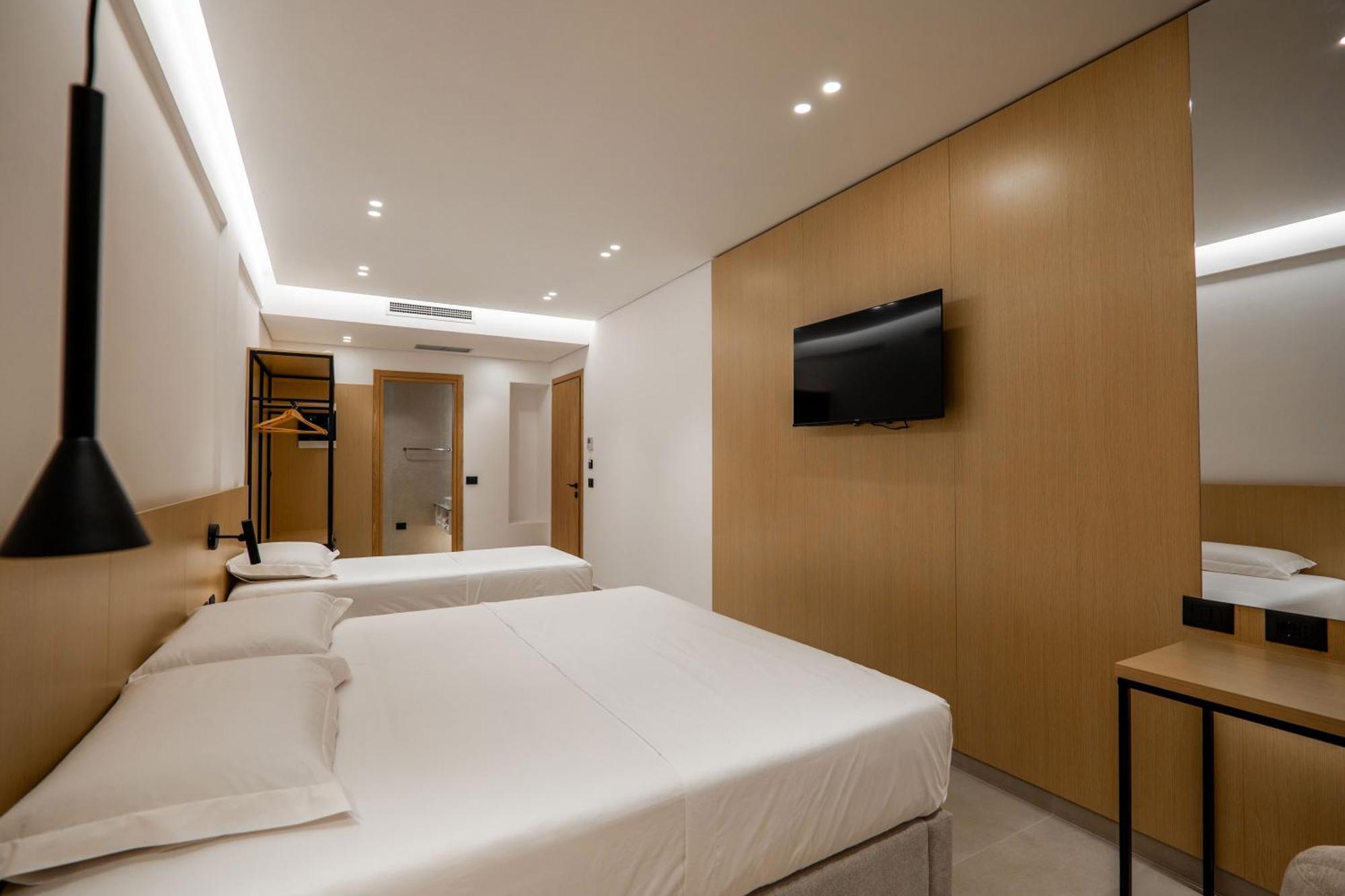 Austin Boutique Hotel Sarandë エクステリア 写真