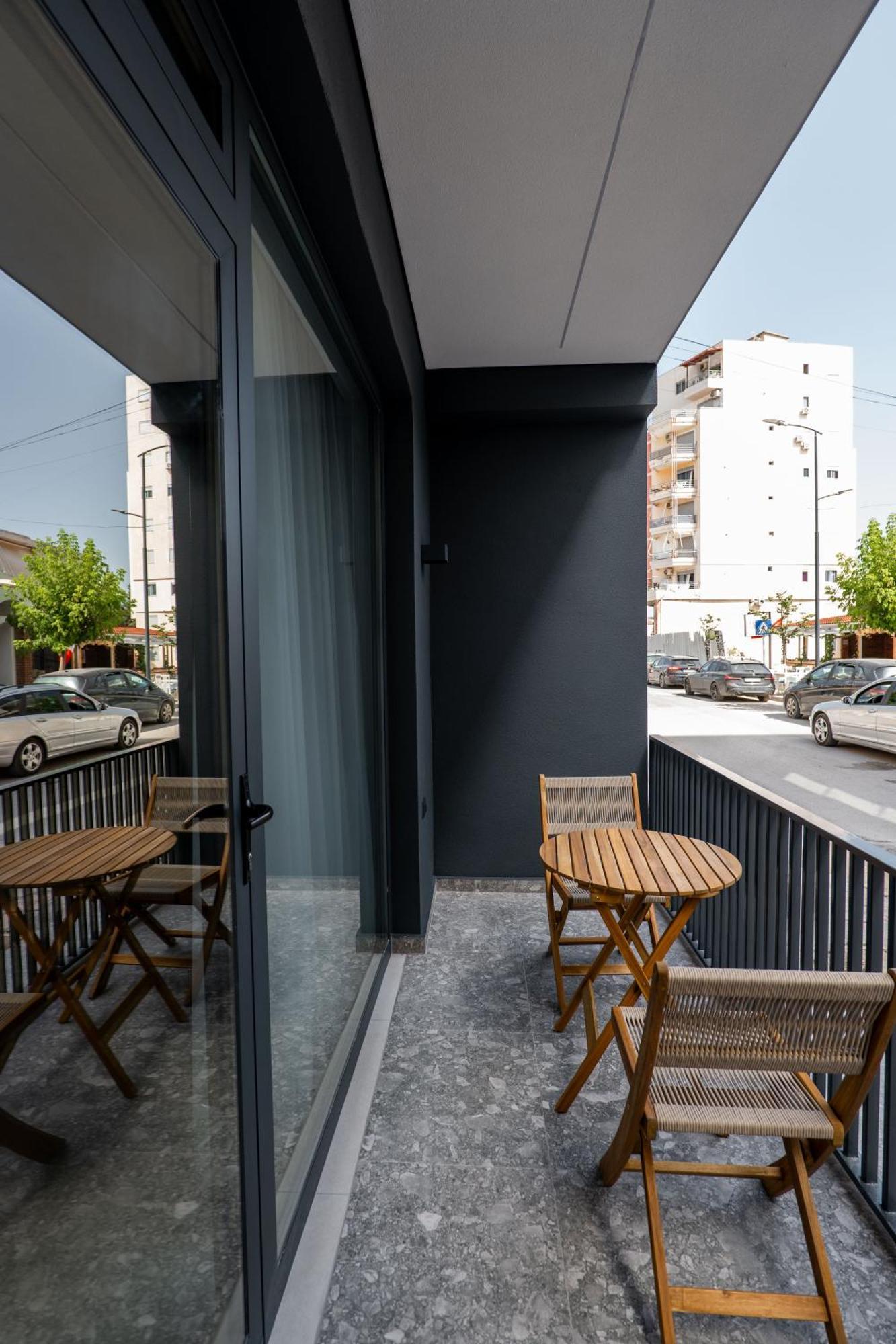 Austin Boutique Hotel Sarandë エクステリア 写真