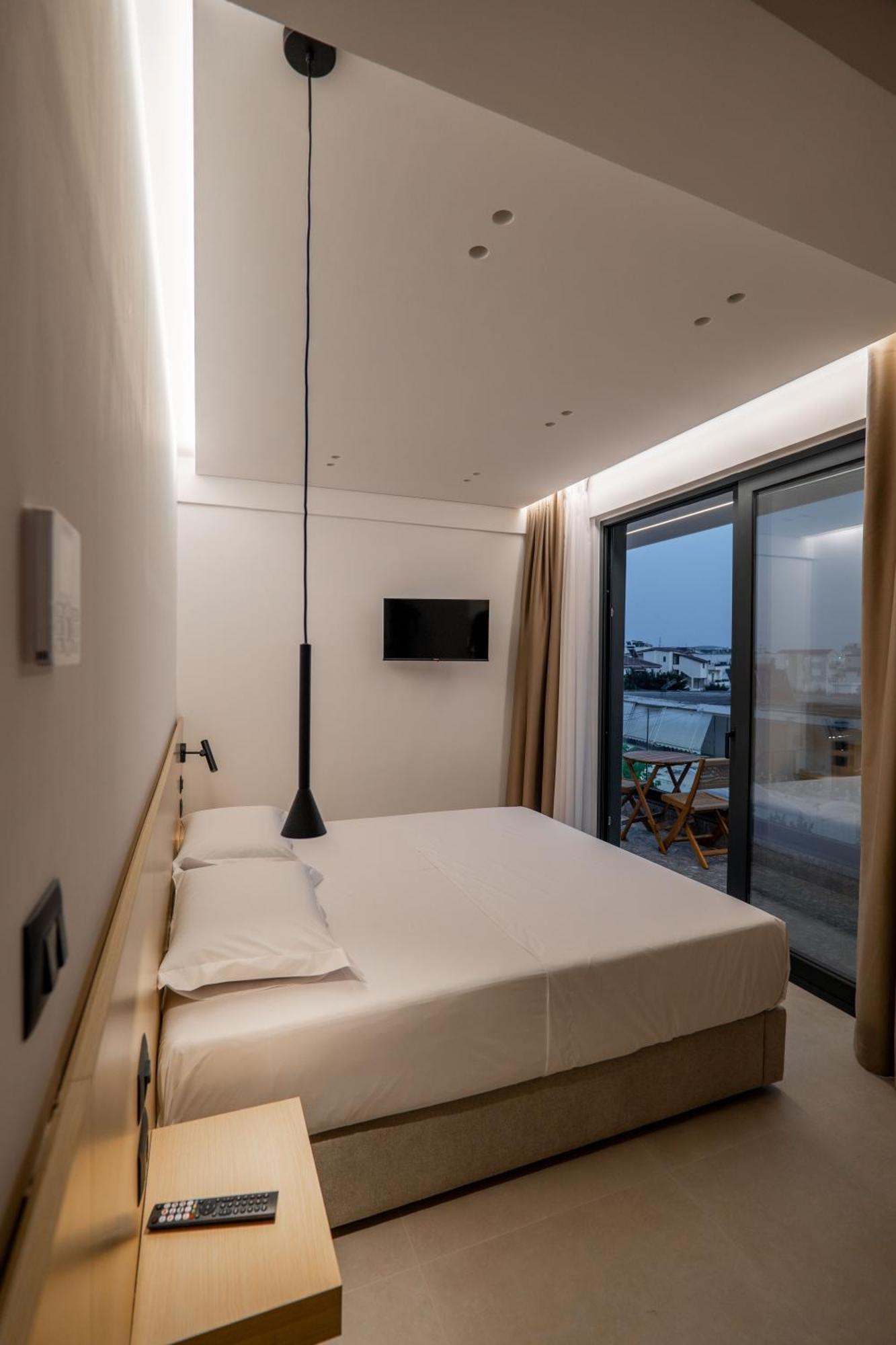 Austin Boutique Hotel Sarandë エクステリア 写真