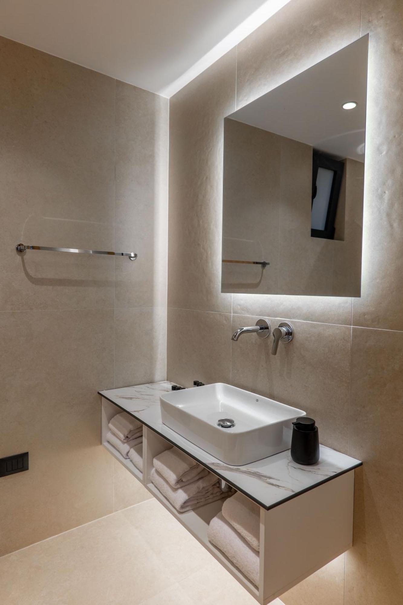 Austin Boutique Hotel Sarandë エクステリア 写真