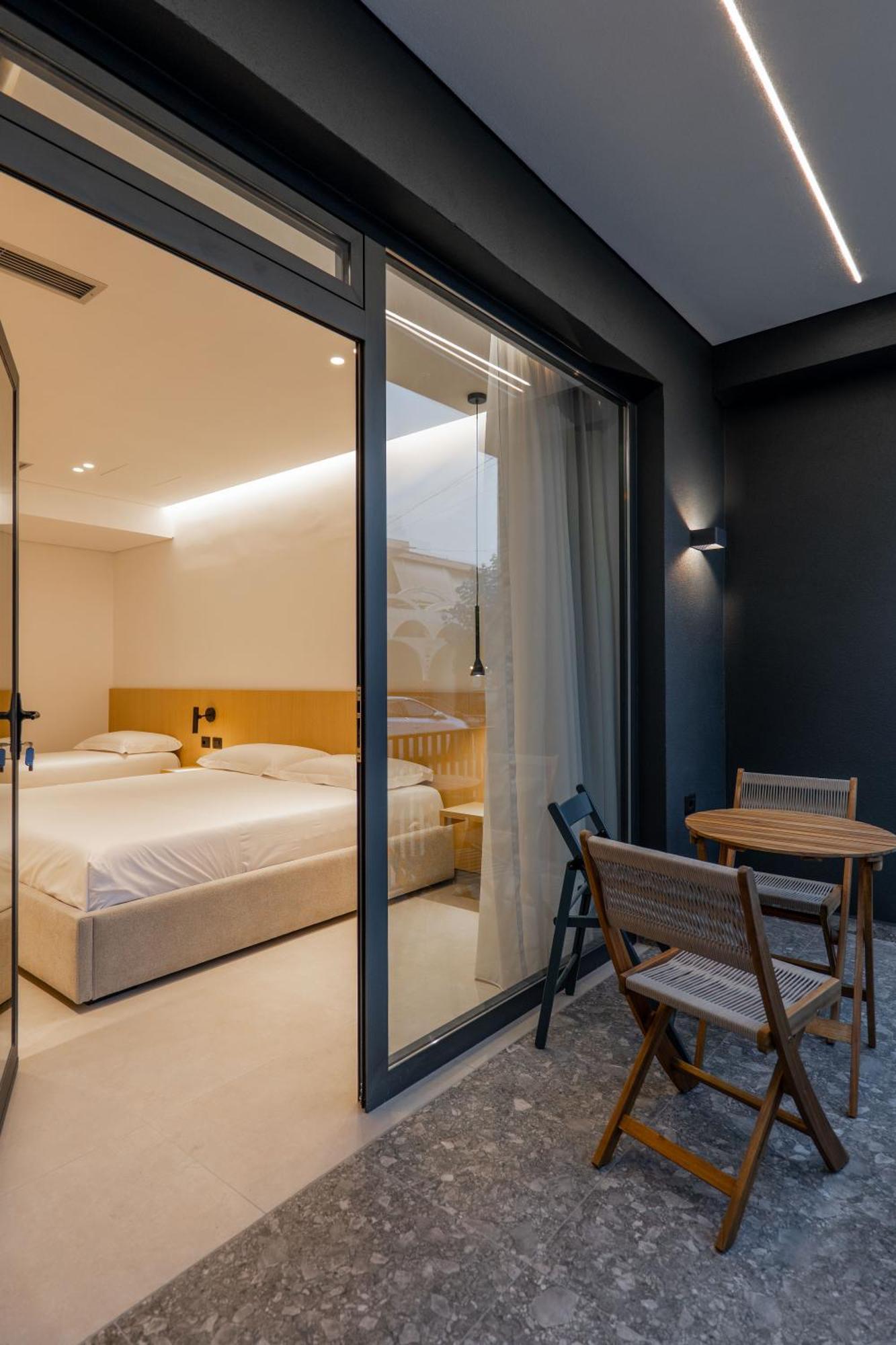 Austin Boutique Hotel Sarandë エクステリア 写真