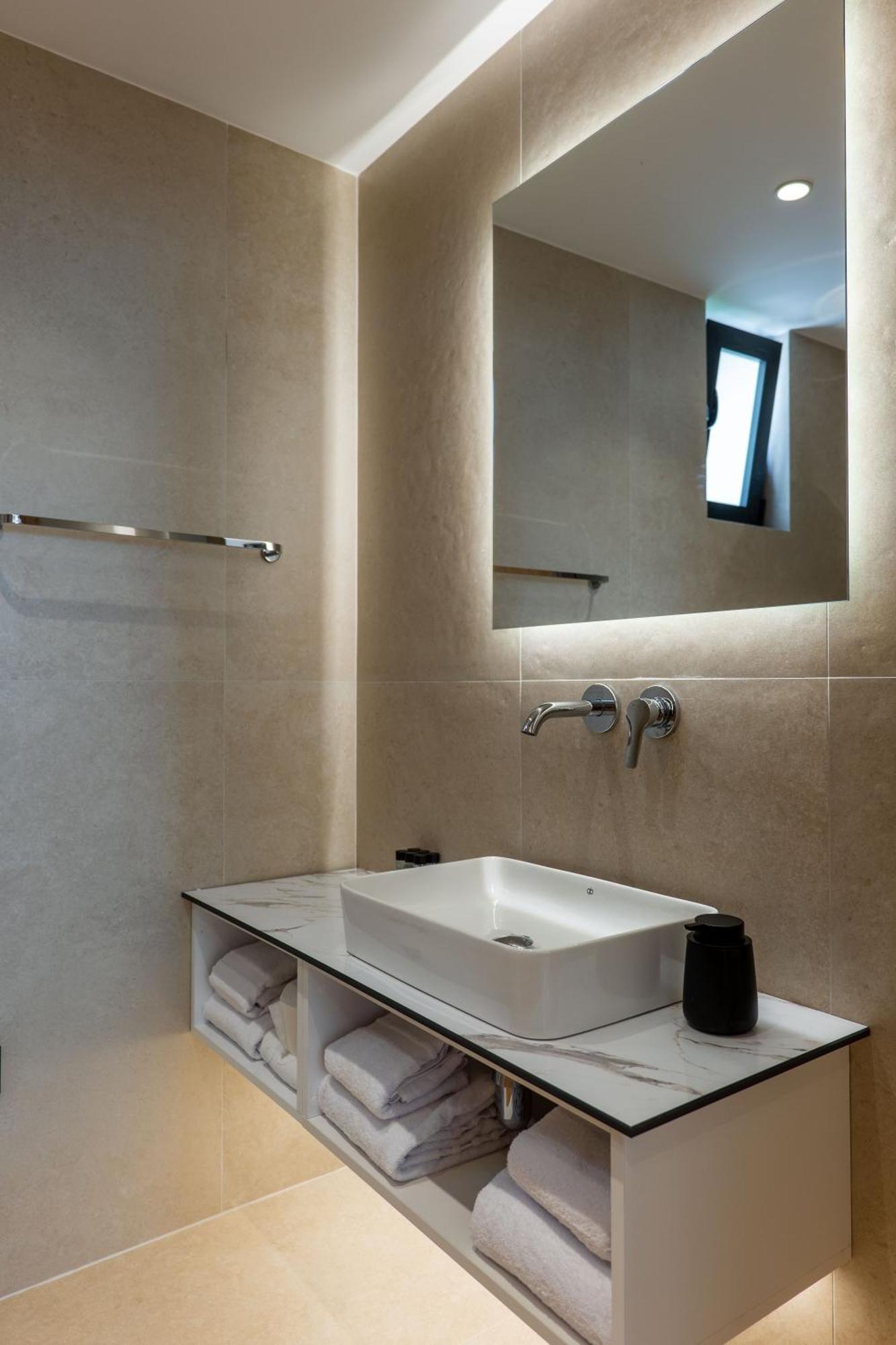 Austin Boutique Hotel Sarandë エクステリア 写真