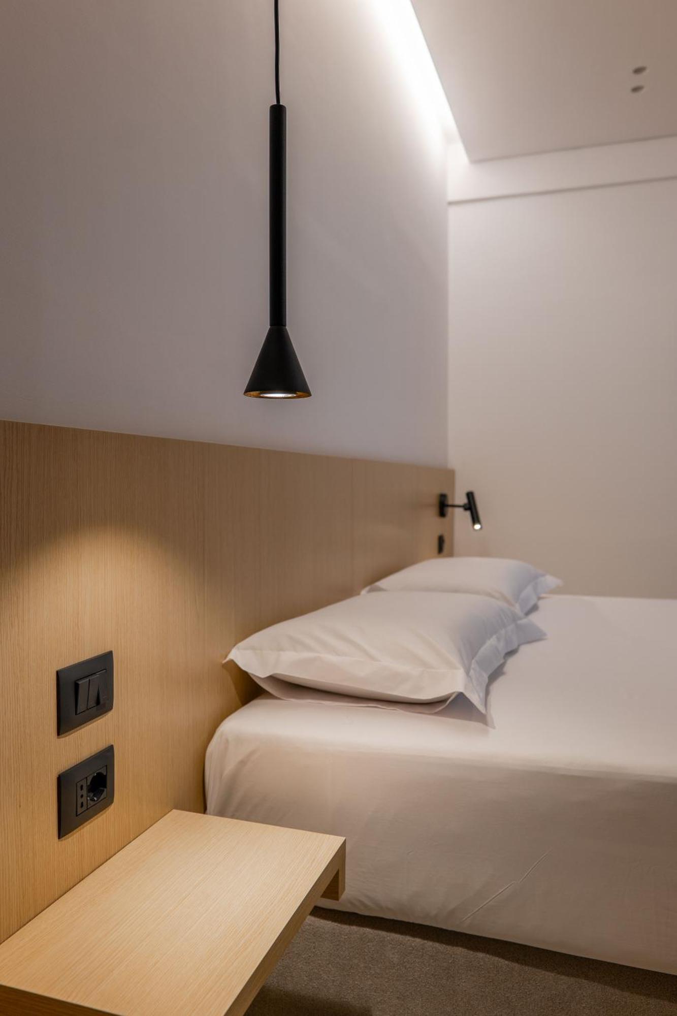 Austin Boutique Hotel Sarandë エクステリア 写真