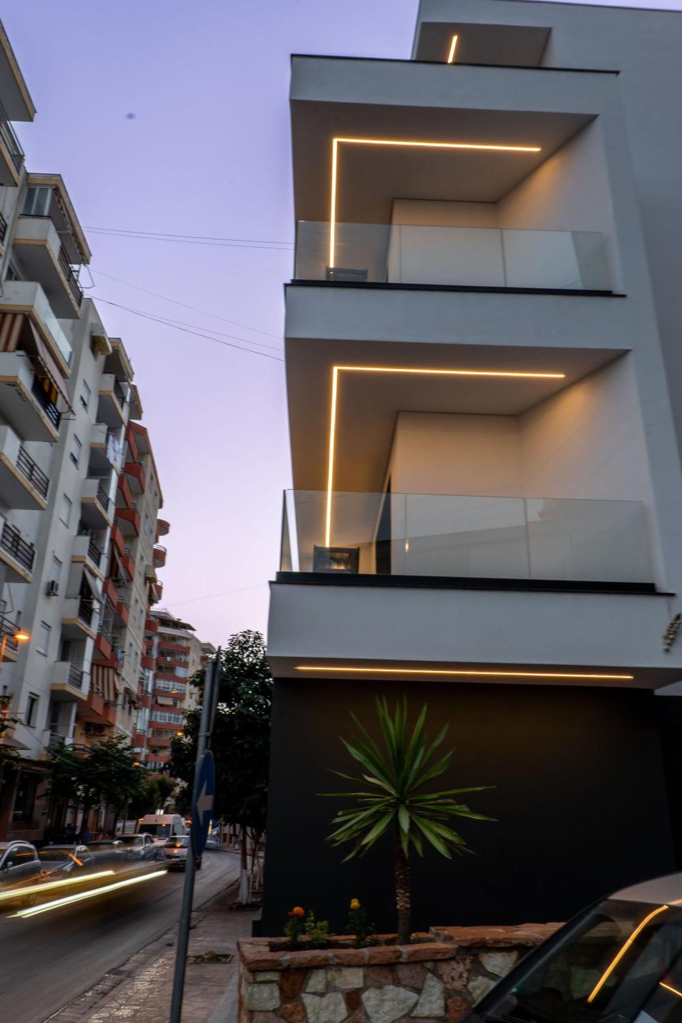 Austin Boutique Hotel Sarandë エクステリア 写真