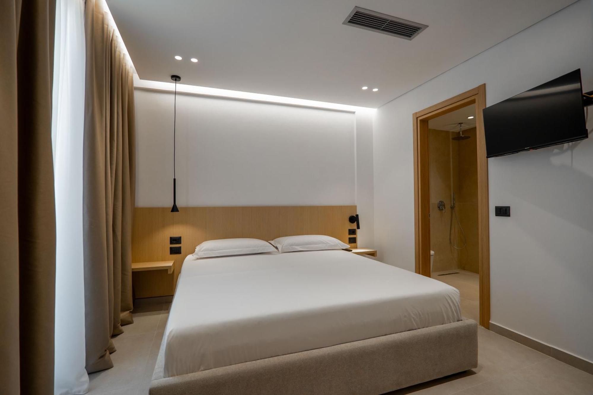 Austin Boutique Hotel Sarandë エクステリア 写真