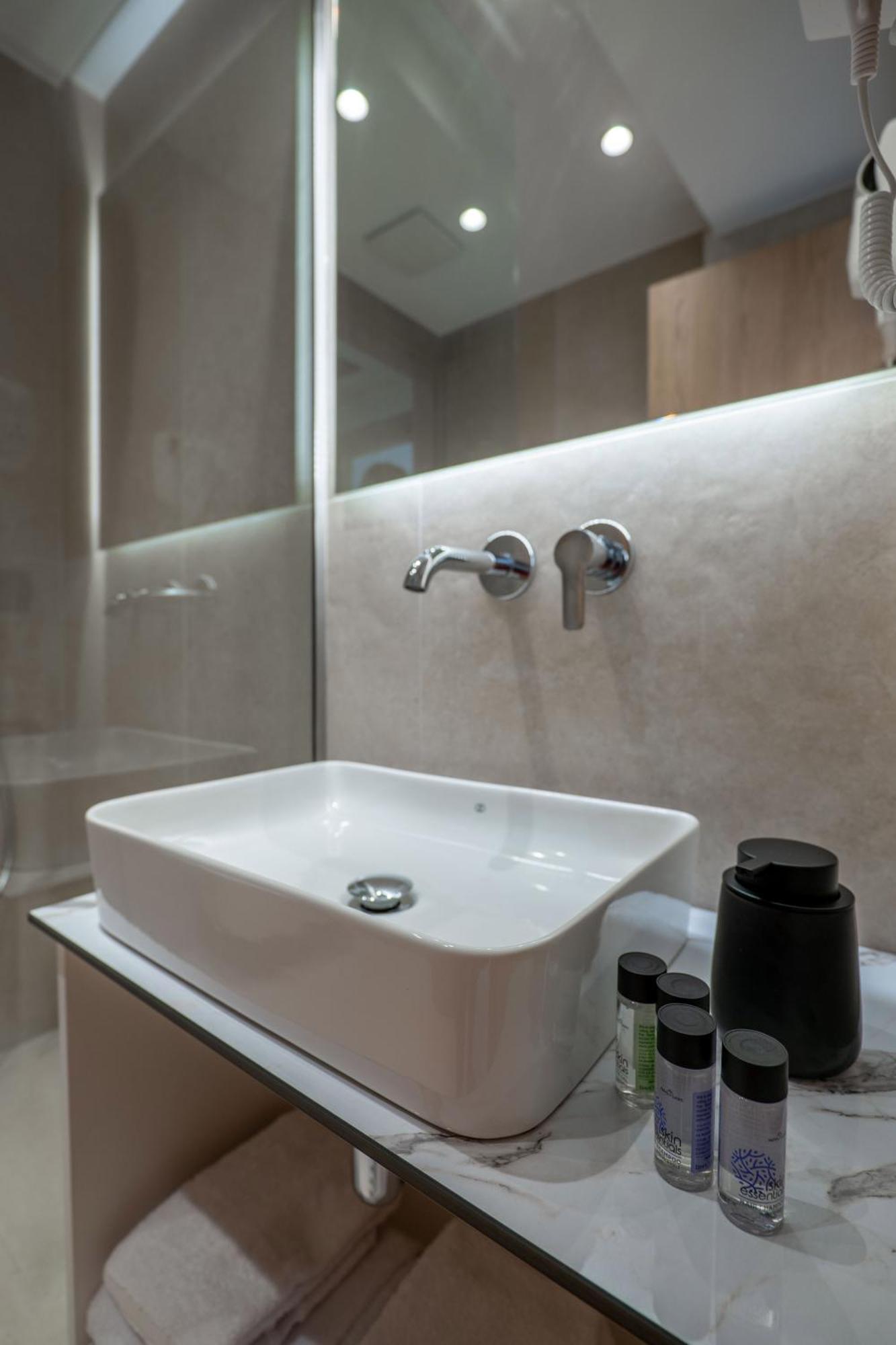 Austin Boutique Hotel Sarandë エクステリア 写真