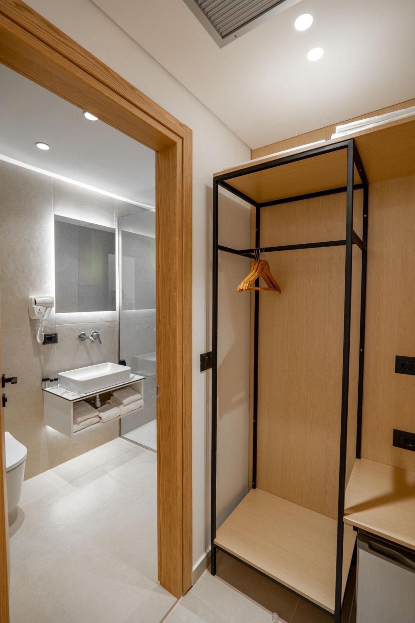 Austin Boutique Hotel Sarandë エクステリア 写真