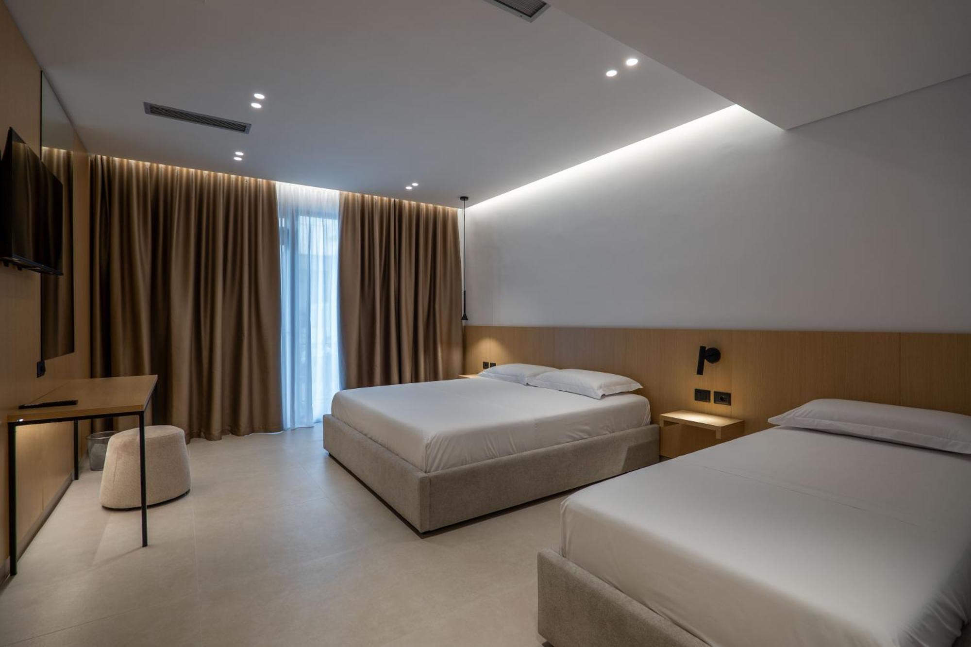 Austin Boutique Hotel Sarandë エクステリア 写真