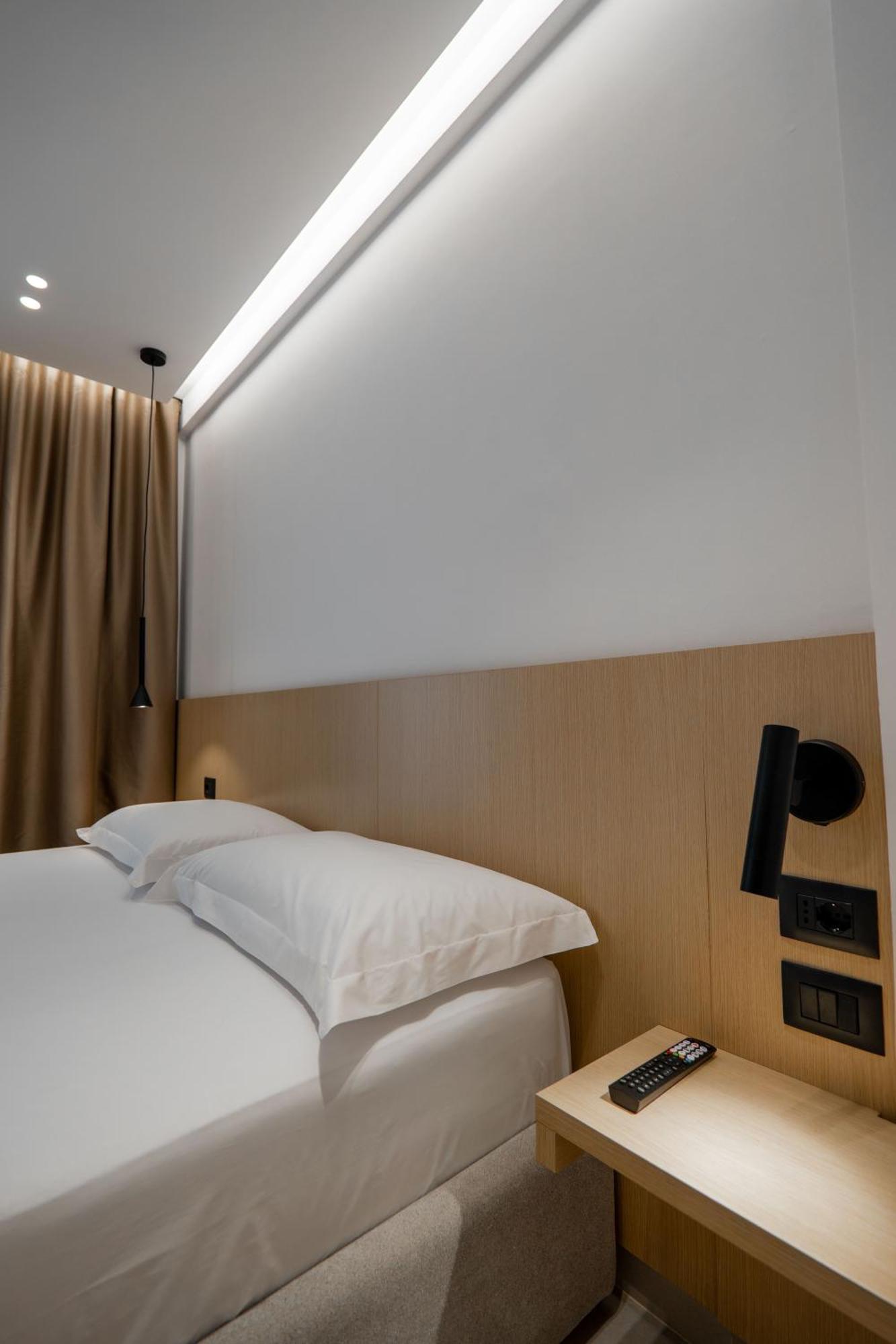 Austin Boutique Hotel Sarandë エクステリア 写真