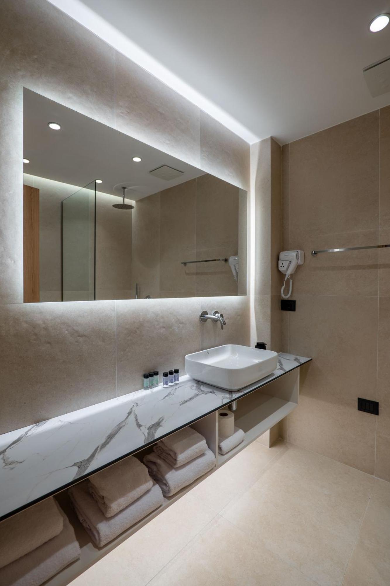 Austin Boutique Hotel Sarandë エクステリア 写真