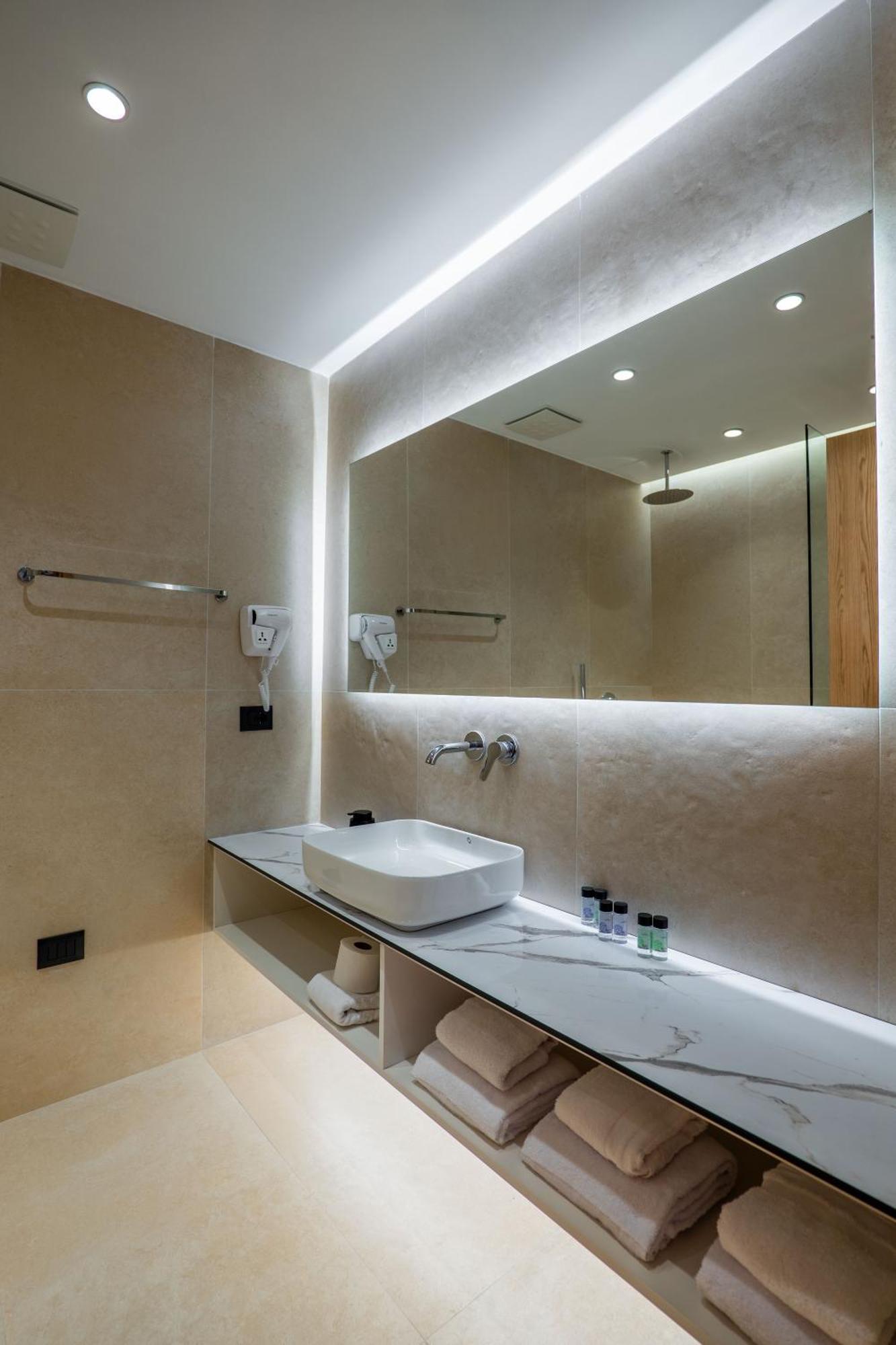 Austin Boutique Hotel Sarandë エクステリア 写真