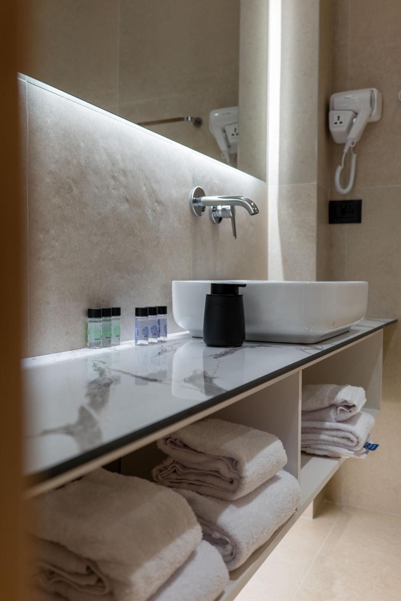 Austin Boutique Hotel Sarandë エクステリア 写真